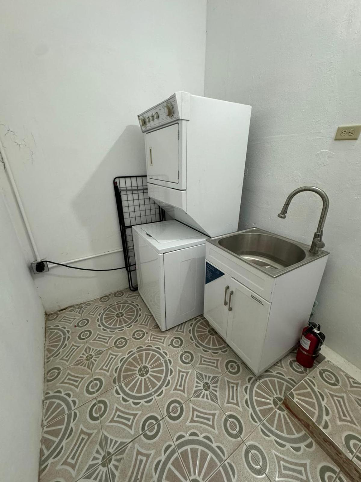 אגואדילה 1A - Large Beach House Near Crash Boat Beach מראה חיצוני תמונה